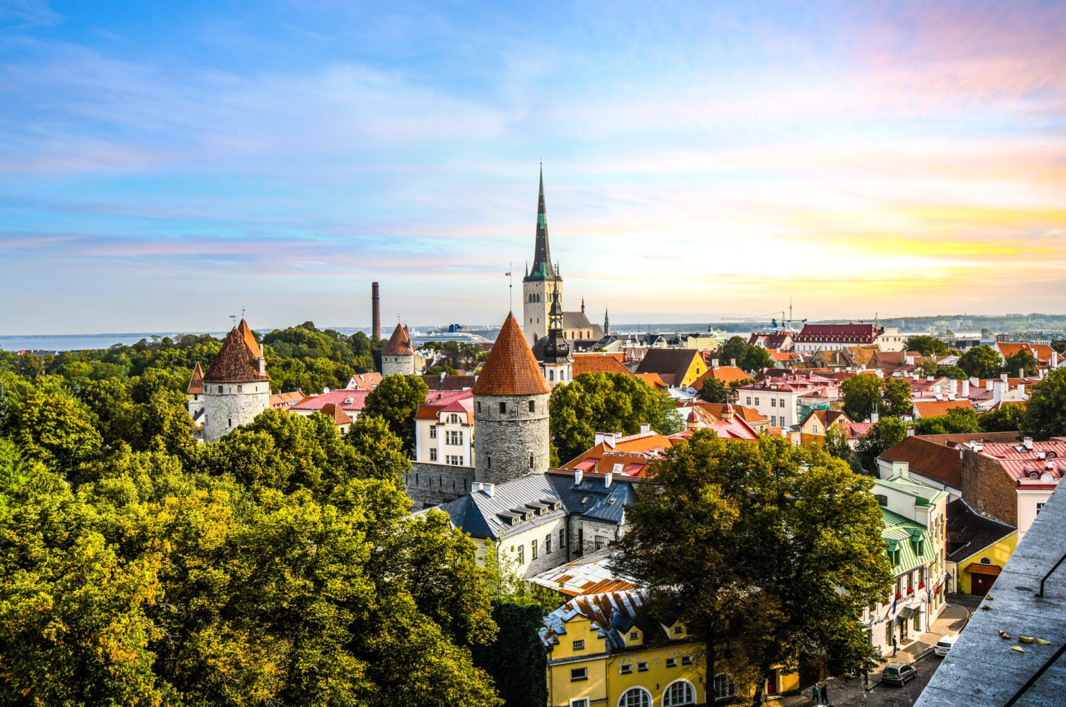 estland-tallinn-zonsondergang-christoffel-travel-scaled.jpg