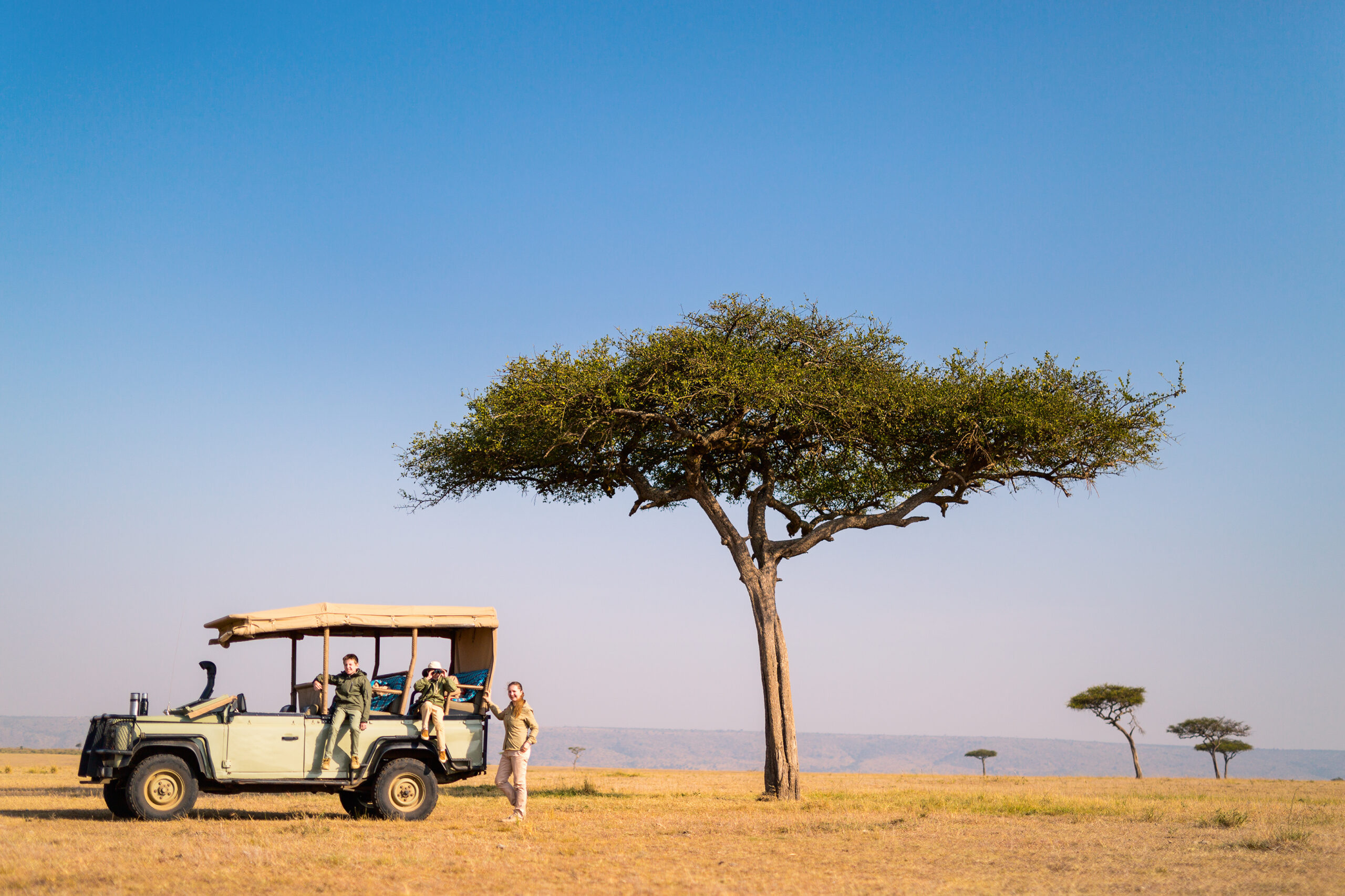 Christoffel Travel – moeder en kinderen op safari in Afrika tijdens een vroege game drive in de Afrikaanse wildernis.